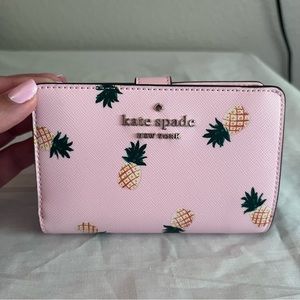 NWOT Kate Spade Staci Medium Pineapple Compact Bifold Wallet